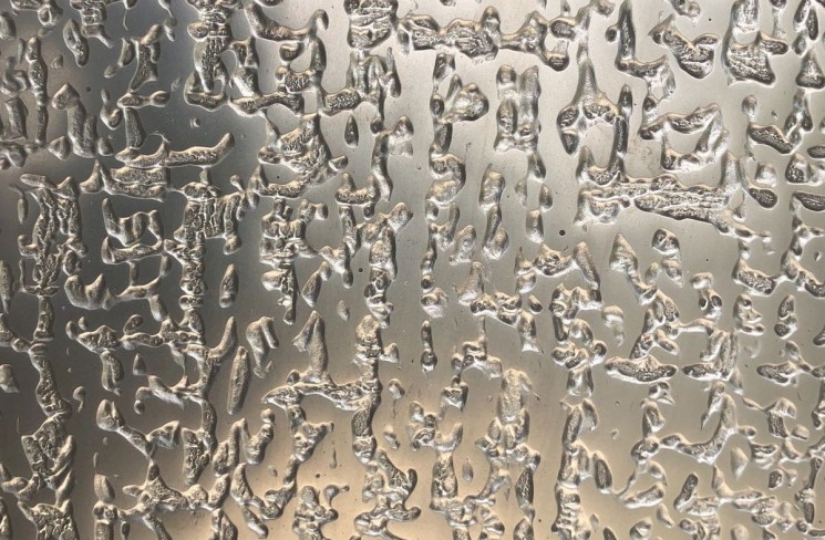 Etched stainless steel sheet